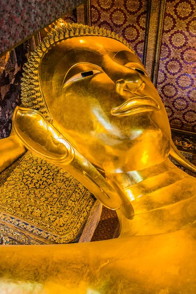 Buda reclinável Wat Pho templo Bangkok Tailândia — Fotografia de Stock