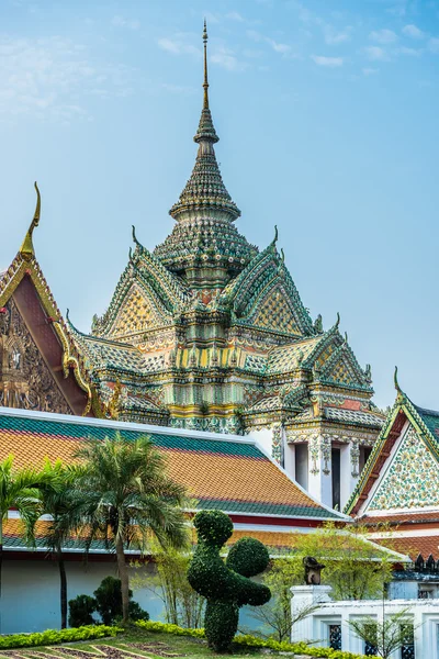 Decorated chedi rooftop Wat Pho temple bangkok Thailand — Stock Photo, Image