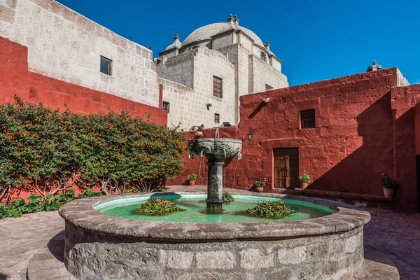 Fountain inside Santa Catalina monastery Arequipa Peru — Stock Photo, Image