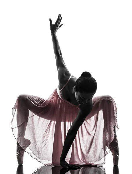 Балетная балерина, танцующая силуэт — стоковое фото