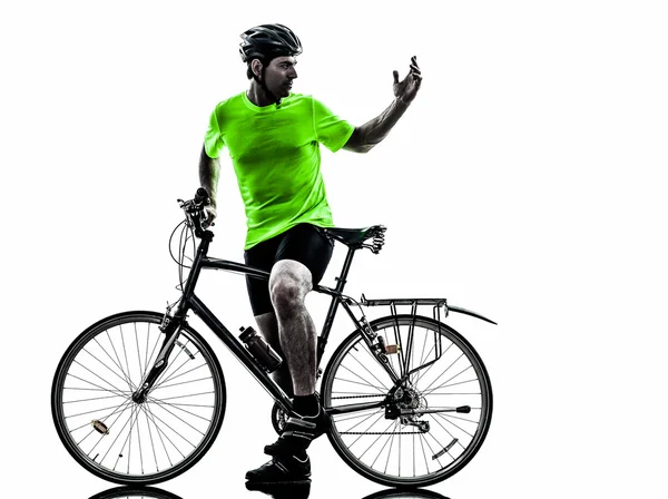男は自転車に乗る山の自転車のシルエット — ストック写真