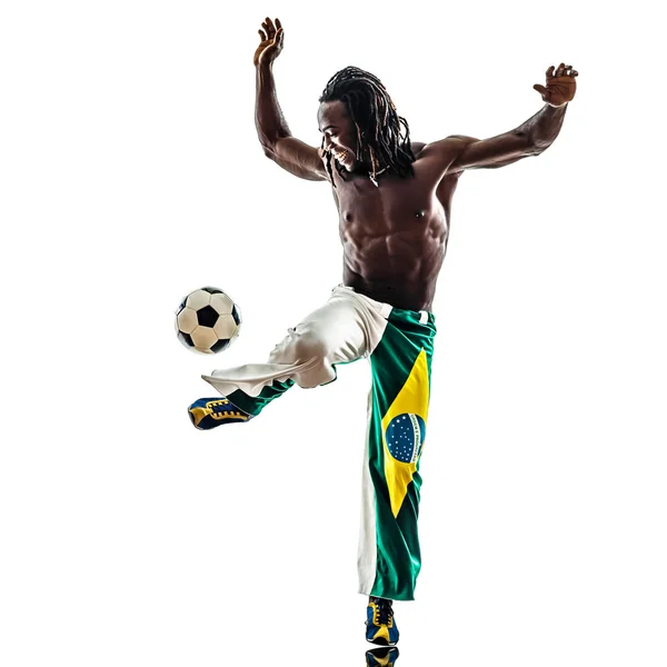Braziliaanse zwarte man voetballer jongleren voetbal silhouet — Stockfoto