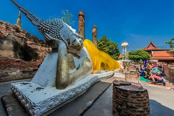 Estátua de Buda reclinada Wat Yai Chai Mongkhon Ayutthaya bangkok — Fotografia de Stock