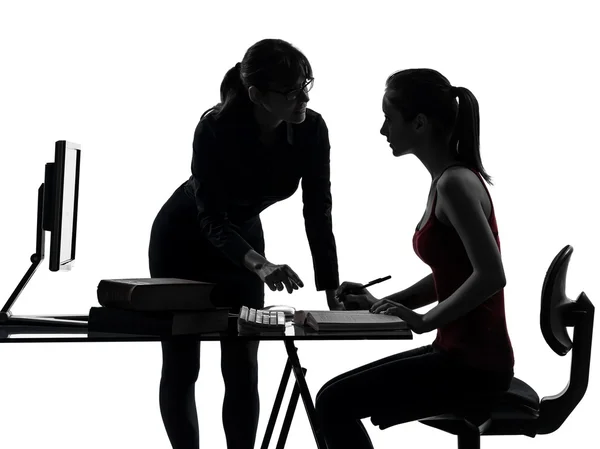 Insegnante donna madre adolescente ragazza studiando silhouette — Foto Stock