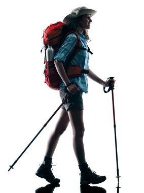 yürüyen kadın trekker trekking doğa siluet