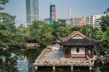 Pagoda Tapınağı gölet Kowloon duvarlı şehir Park Hong Kong 