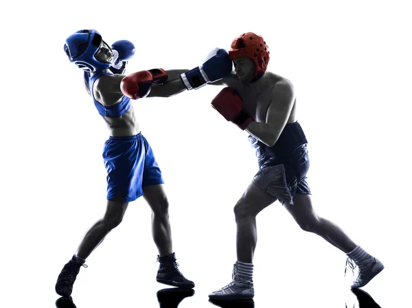 Boxerin boxt Mann Kickboxen Silhouette isoliert — Stockfoto