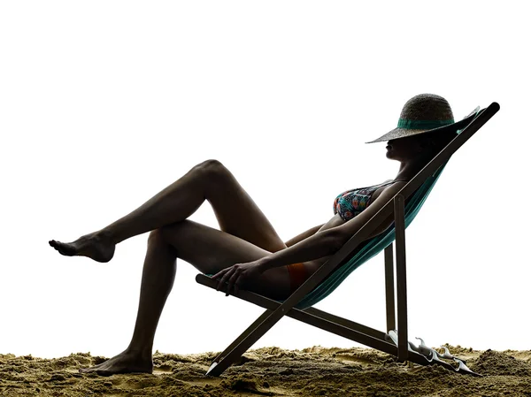 Mujer mar tomar el sol vacaciones en la playa — Foto de Stock