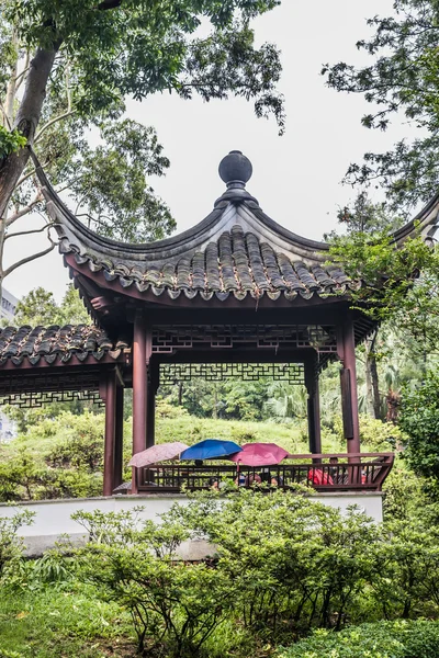 Menschen Pavillon Kotau ummauerten Stadtpark hong kong — Stockfoto