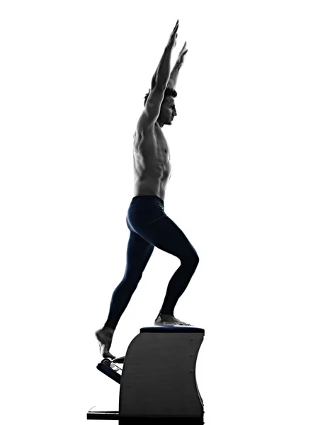 Człowiek, pilates krzesło ćwiczenia fitness na białym tle — Zdjęcie stockowe
