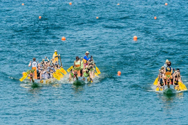 Dračí lodě festivalu závod Stanley beach Hong Kong — Stock fotografie