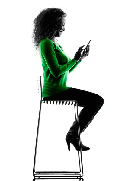 Woman using mobile phone — Stock Photo, Image