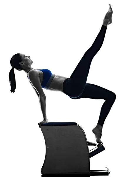 Kadın pilates sandalye izole fitness egzersizleri — Stok fotoğraf