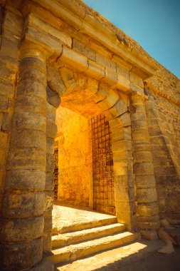 Kale Spinalonga, Crete, Yunanistan bir geçit