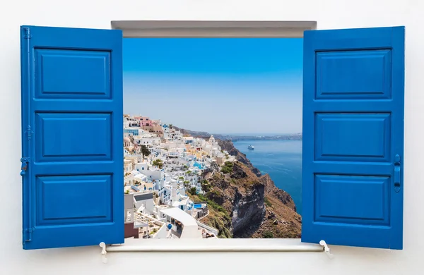 Fönster med utsikt över byn Oia på ön Santorini — Stockfoto