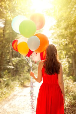 kadın yürüyüş günbatımı