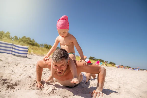 Stranden sport familj — Stockfoto