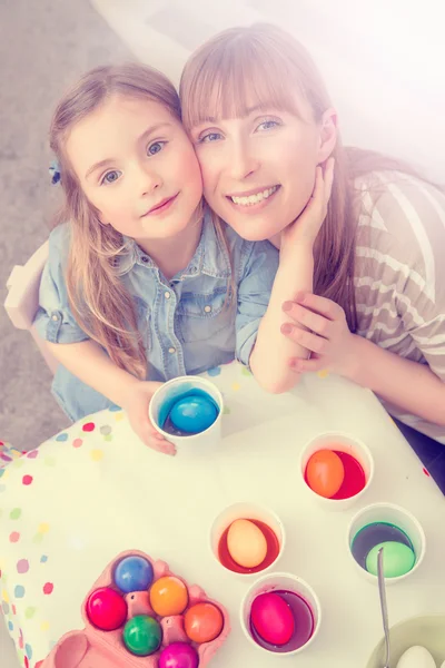 Colorear huevos de Pascua —  Fotos de Stock