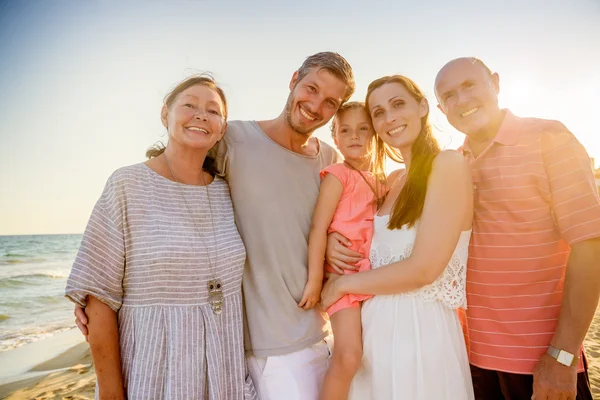 Far-och morföräldrar sommarsemester — Stockfoto