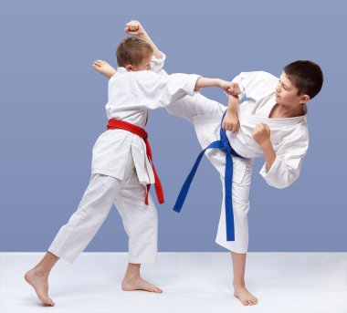 Blok ve çarpmak sporcular yetiştirmek