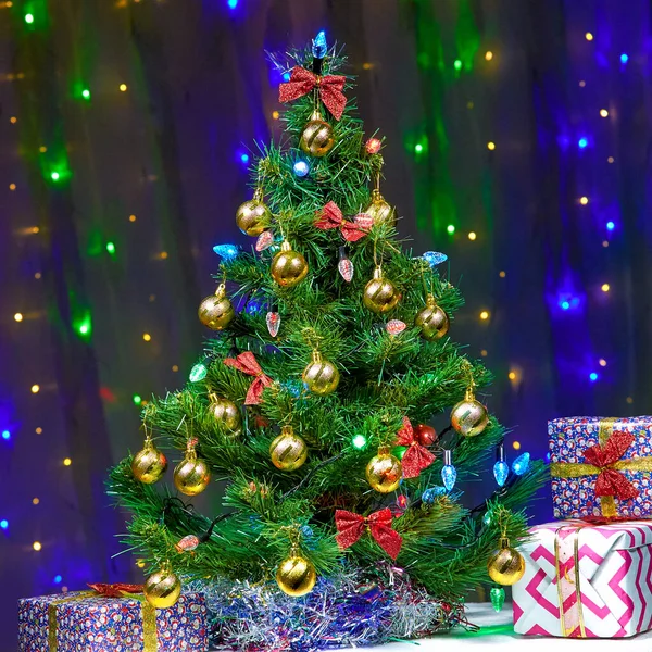 Gifts Beautifully Decorated Christmas Tree Background Bright Lights — Stock Photo, Image