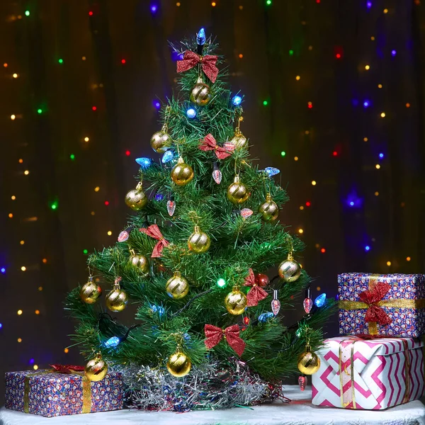 Presentes Ano Novo Abaixo Uma Árvore Natal Belamente Decorada Contexto — Fotografia de Stock