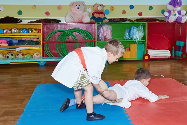 Kinderen Trainen Grijpers Judogi Stockfoto