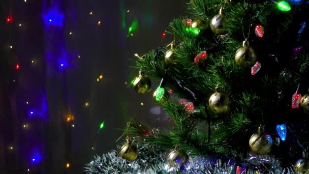 Árvore Natal Verde Fundo Uma Grinalda Piscando Animação Voadora — Vídeo de Stock