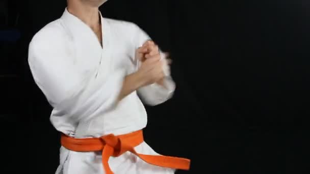 Golpes Rápidos Mãos Atleta Está Batendo Karategi — Vídeo de Stock