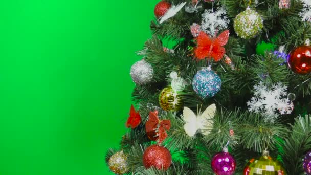 Різдвяні Прикраси Зеленому Фоні Крупним Планом Зеленому Дереві — стокове відео