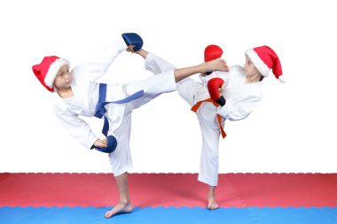 Kız ve erkek kapaklar Noel Baba'nın tekme bacak dayak