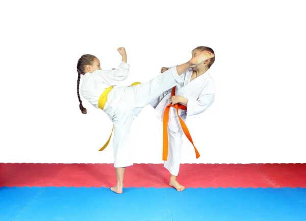 Girl is the beating boy on the head with a circular kick leg — Stock Photo, Image