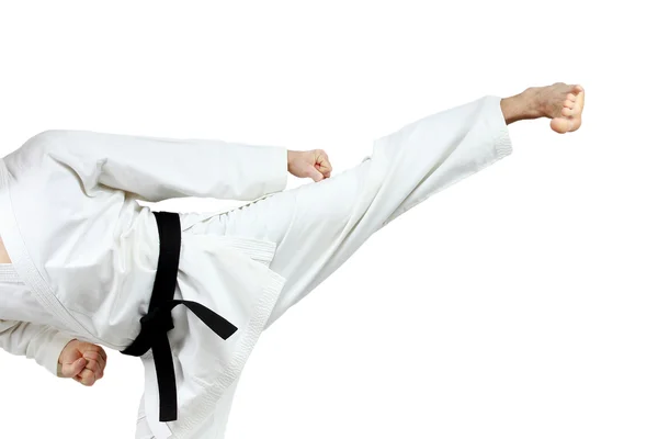 Im Karategi-Mann beim Kickyoko-Geri — Stockfoto