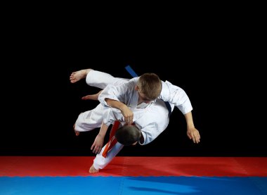 Genç sporcularda keskin düşüş judo atmak gerçekleştirmek