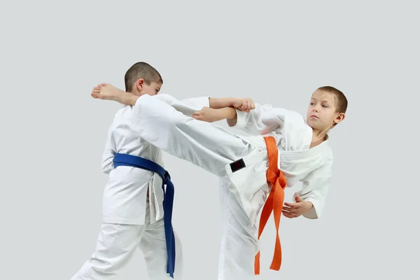 Sportsmen perform paired exercises karate — Stock Photo, Image