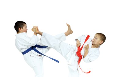 Sporcular isabet darbeler mae geri ve yoko geri