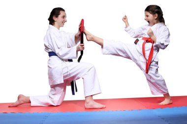 Küçük sporcumuz ileri simülatör eğitim tekme olduğunu