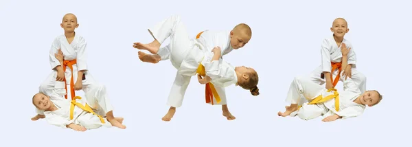 Les lancers de judo parfument les sportifs en collage de judogi — Photo