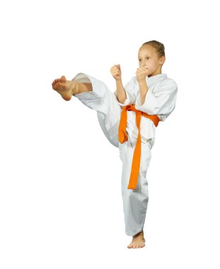 Mae geri sporcumuz turuncu bir kemerle yener