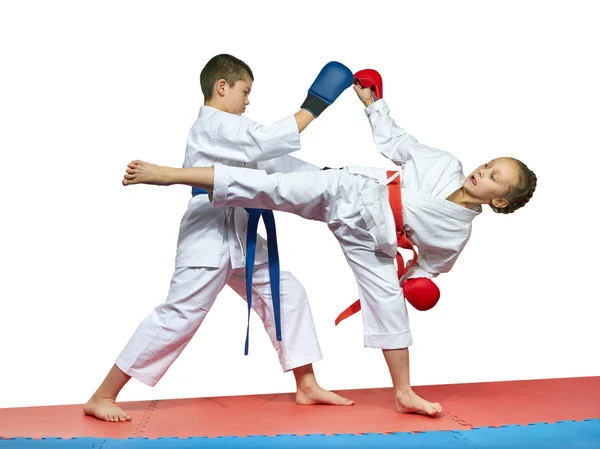 Boy and girl in karategi are training paired exercises karate — Stock Photo, Image