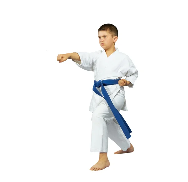 Blow gyaku-Tsuki slag sportsman med ett blått bälte — Stockfoto