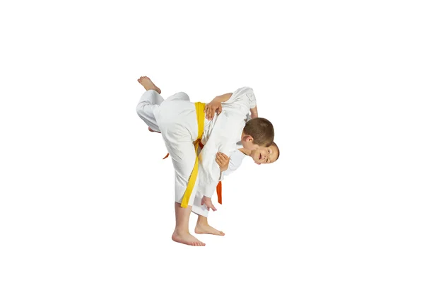 Jovens atletas treinam Judo Throws — Fotografia de Stock