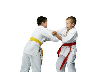 Sporcular judogi içinde yerine eşlenmiş egzersizleri judo