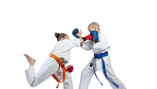 Girl in karategi beats  gyaku-Tsuki with overlays on her hands — Stock Photo, Image