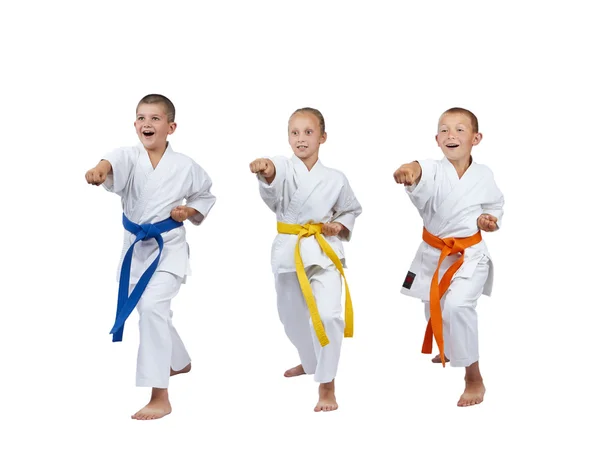 Children in karategi are beating kick gyaku-tsuki — Stock Photo, Image