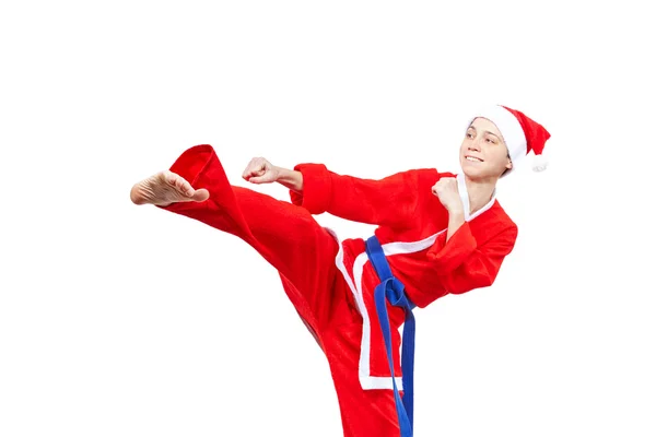 In einer Mütze und gekleidet Weihnachtsmann Athlet schlägt Schlag Bein — Stockfoto