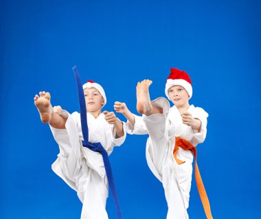 Noel Baba'nın kapaklar perfoming sporcularda yüksek tekme