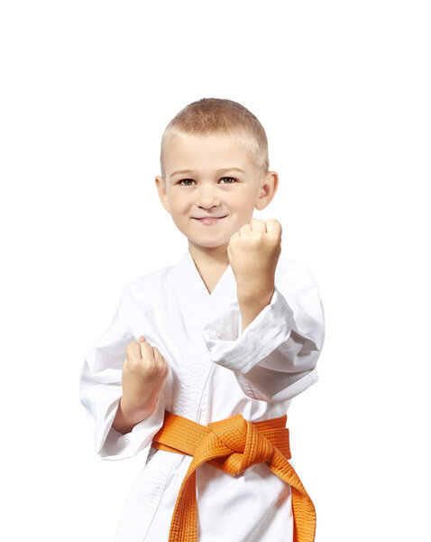 The child in karategi stay in rack karate