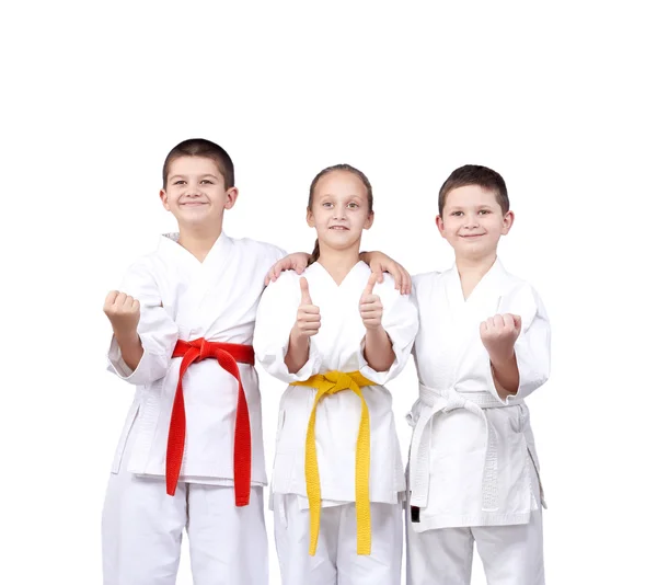 Op een witte achtergrond staan de kinderen in rack en tonen de vinger super — Stockfoto