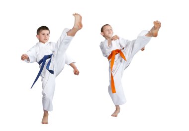 Çocuklar darbeler bacaklar ileri dayak